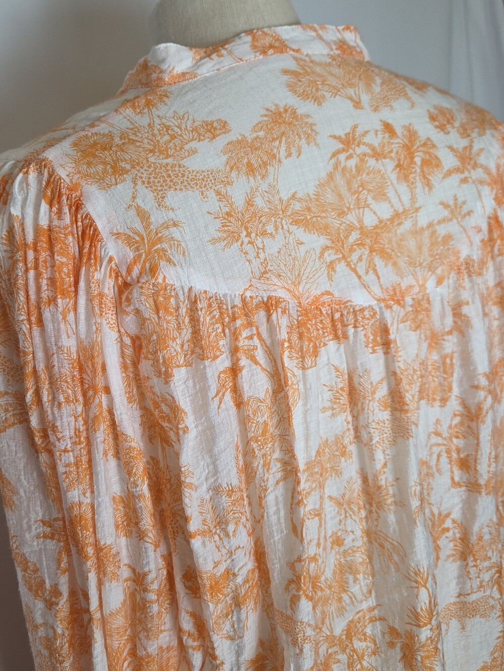 Toile Button Down Top With Balloon Sleeves - Picture 7 of 12